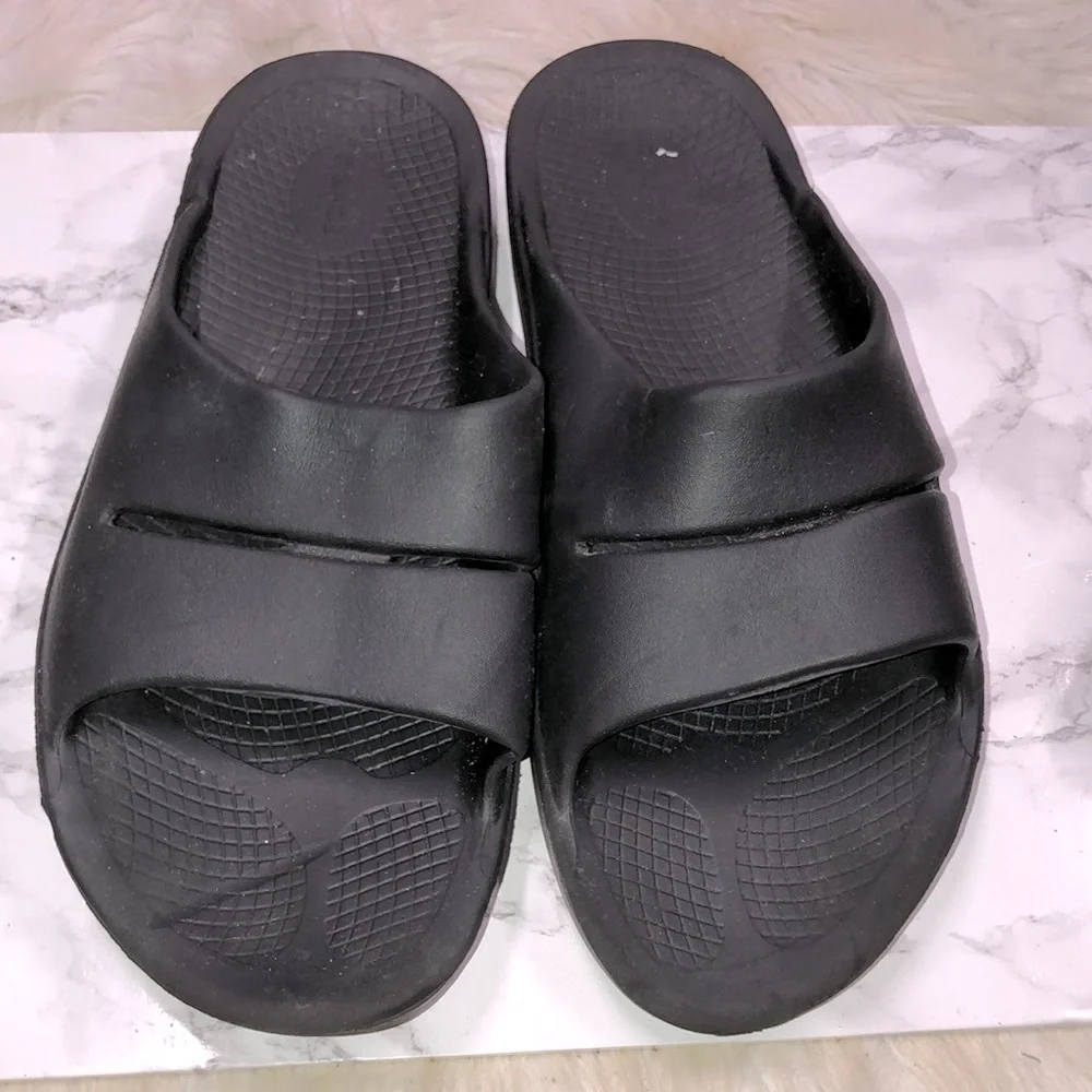 Oofos men’s black slide on sandals size EU 47/M14-W16